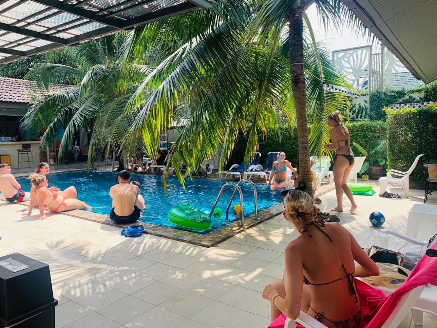 The Snug Airportel - Phuket Airport Wisma tamu 3*